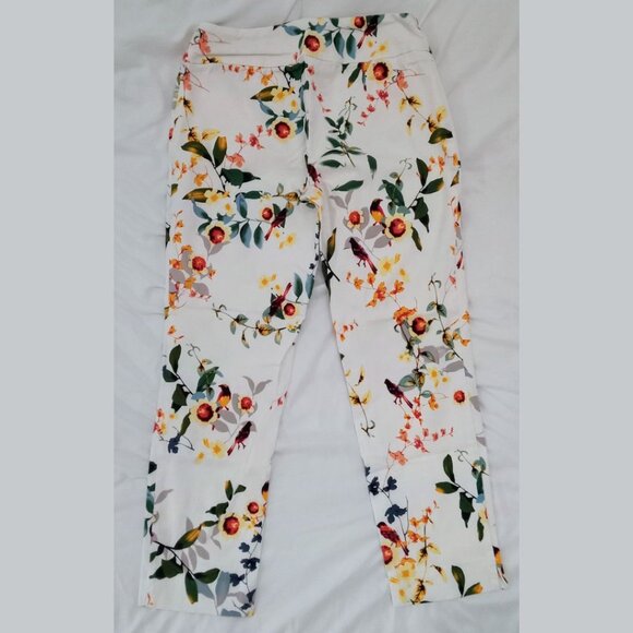 Peck & Peck Stein Mart Crop Ankle Pull On White Pants with Floral Bird Print 8P - Picture 7 of 8